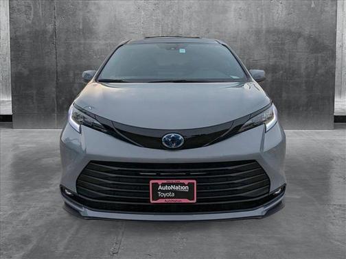 2025 Toyota Sienna Woodland Edition