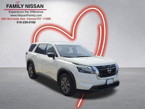 Glacier White 2025 Nissan Pathfinder S