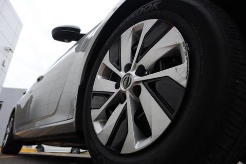 Brilliant Silver Metallic 2025 Nissan Altima S