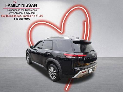 Super Black 2025 Nissan Pathfinder SL