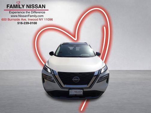2 Tone White / Black Roof 2023 Nissan Rogue SL