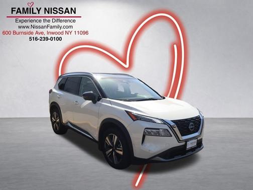 2 Tone White / Black Roof 2023 Nissan Rogue SL