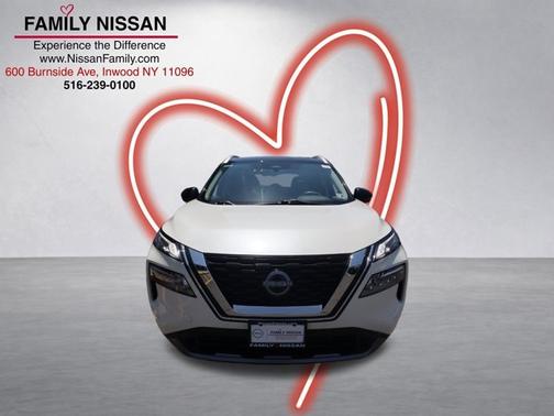 2 Tone White / Black Roof 2023 Nissan Rogue SL