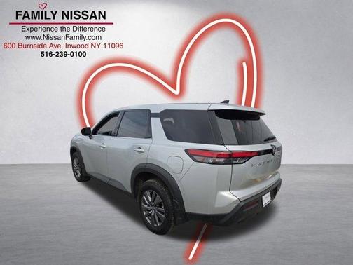 Brilliant Silver Metallic 2025 Nissan Pathfinder S