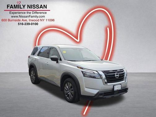 Brilliant Silver Metallic 2025 Nissan Pathfinder S