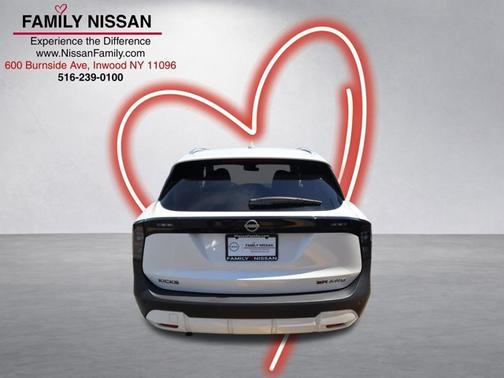 Aspen White Tri 2025 Nissan Kicks SR