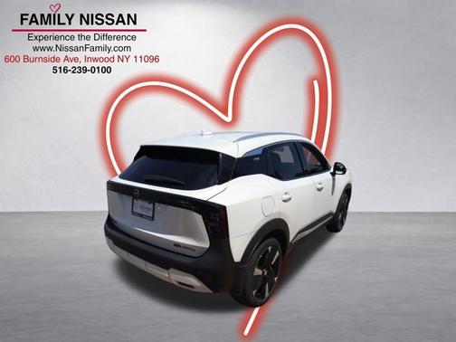 Aspen White Tri 2025 Nissan Kicks SR