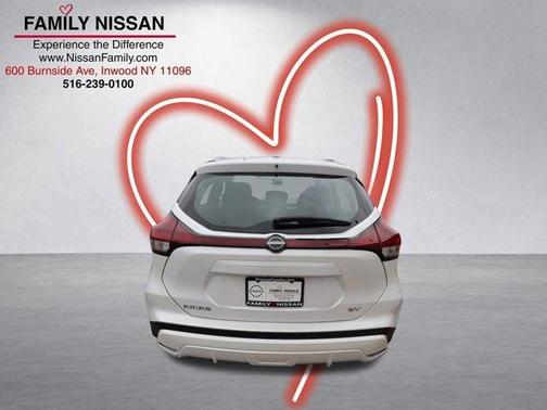 Aspen White 2024 Nissan Kicks SV