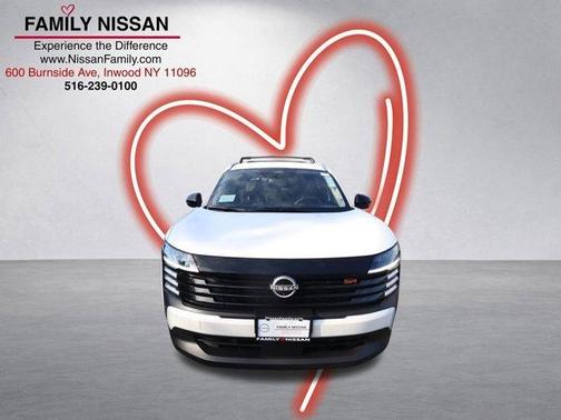 Aspen White Tri 2026 Nissan Kicks SR
