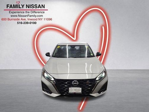 Brilliant Silver Metallic 2024 Nissan Altima 2.5 SR