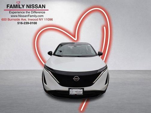 2 Tone White / Black Roof 2023 Nissan ARIYA ENGAGE