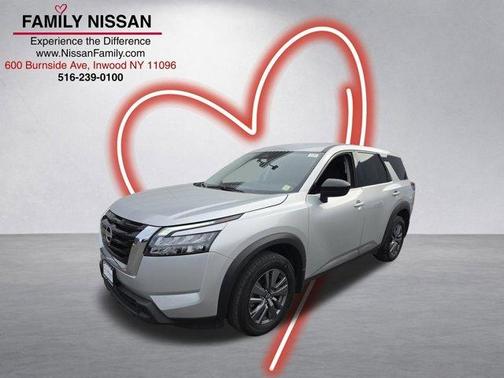 Brilliant Silver Metallic 2025 Nissan Pathfinder S