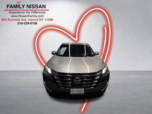 Champagne Silve 2026 Nissan Rogue SV
