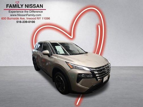Champagne Silve 2026 Nissan Rogue SV