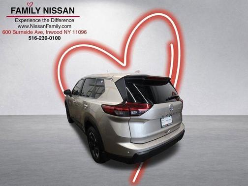 Champagne Silve 2026 Nissan Rogue SV