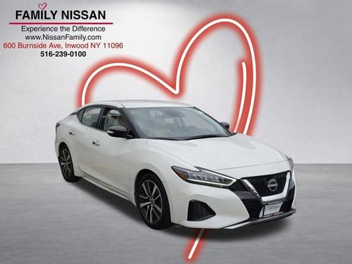 White 2023 Nissan Maxima SV