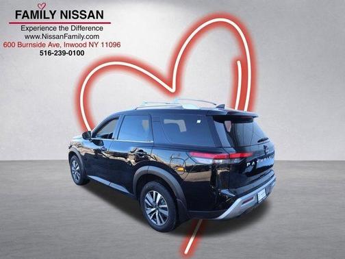 Super Black 2025 Nissan Pathfinder SL