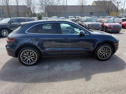 Jet Black Metallic 2016 Porsche Macan Macan S