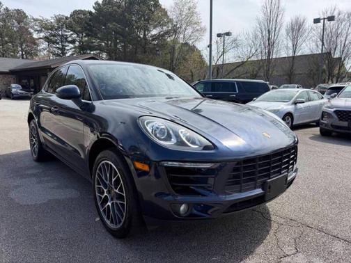 Jet Black Metallic 2016 Porsche Macan Macan S