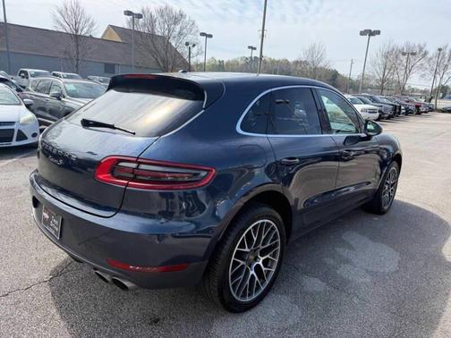 Jet Black Metallic 2016 Porsche Macan Macan S