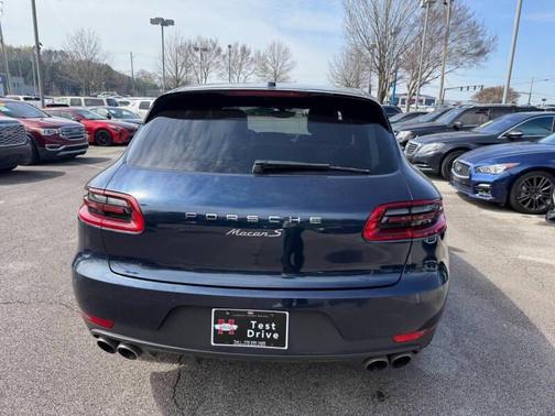 Jet Black Metallic 2016 Porsche Macan Macan S
