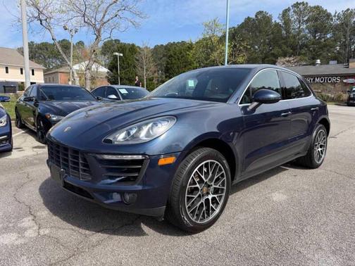 Jet Black Metallic 2016 Porsche Macan Macan S