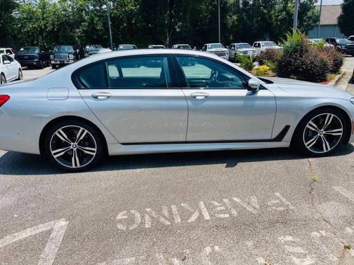 2017 BMW 740 740i 4dr Sedan