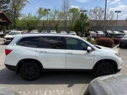 White 2017 Honda Pilot Touring