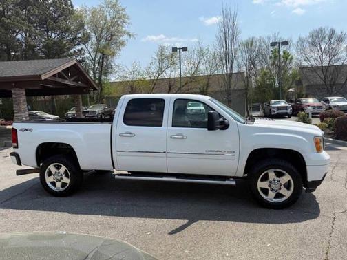White 2014 GMC Sierra 2500 Denali
