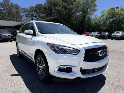 White 2017 INFINITI QX60 Base