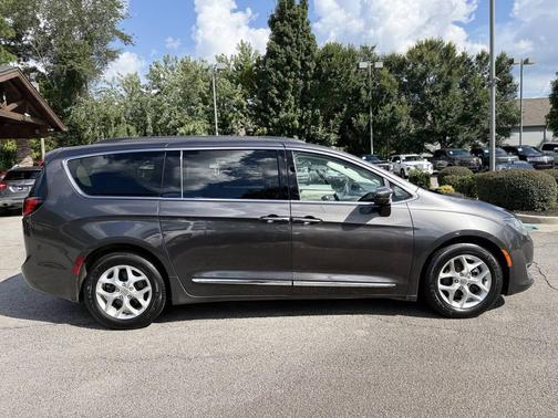 Granite Crystal Metallic Clearcoat 2017 Chrysler Pacifica Touring-L