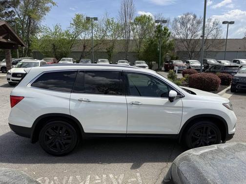 White Diamond Pearl 2017 Honda Pilot Touring