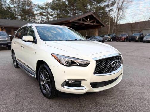 White 2017 INFINITI QX60 Base