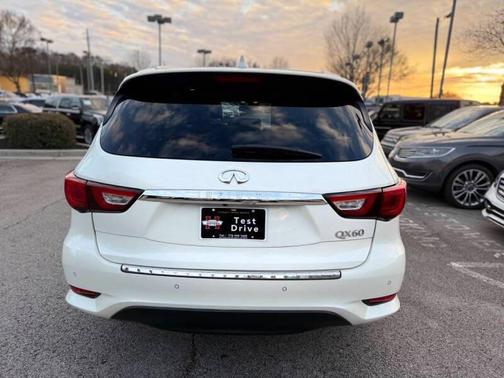 White 2017 INFINITI QX60 Base
