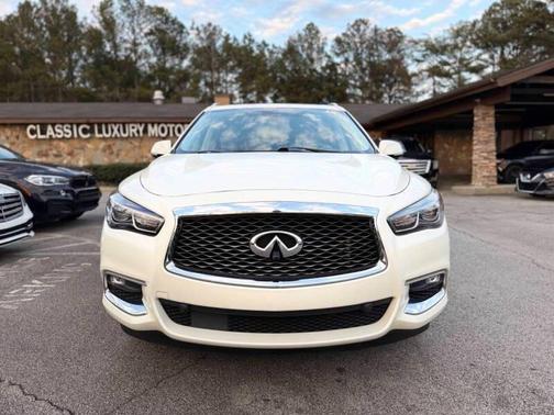 White 2017 INFINITI QX60 Base