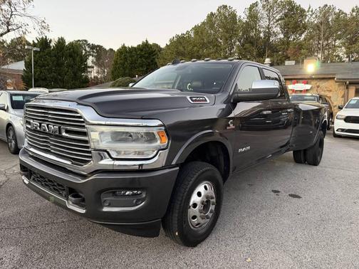 2022 RAM 3500 Laramie Crew Cab 4x4 8' Box