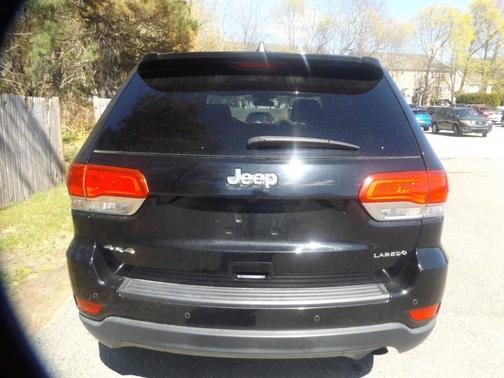 Diamond Black Crystal Pearlcoat 2018 Jeep Grand Cherokee Laredo E
