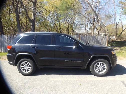 Diamond Black Crystal Pearlcoat 2018 Jeep Grand Cherokee Laredo E