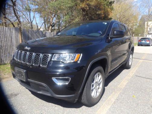 Diamond Black Crystal Pearlcoat 2018 Jeep Grand Cherokee Laredo E