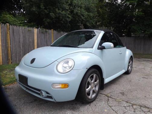 Uni-Red/Black Cloth Roof 2004 Volkswagen New Beetle GLS 1.8T