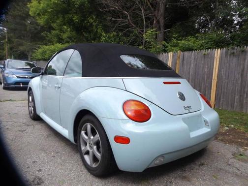 Uni-Red/Black Cloth Roof 2004 Volkswagen New Beetle GLS 1.8T