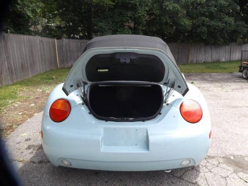 Uni-Red/Black Cloth Roof 2004 Volkswagen New Beetle GLS 1.8T