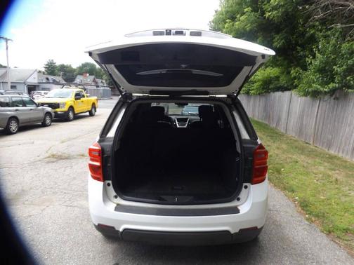 White 2017 Chevrolet Equinox 1LT
