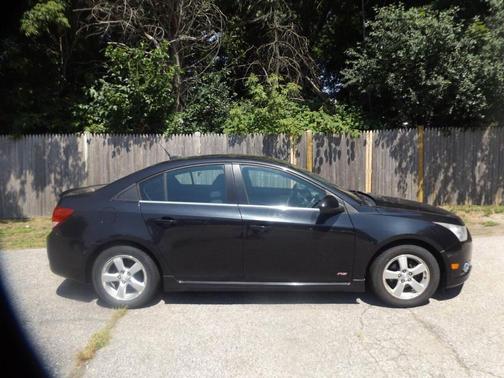Black Granite Metallic 2014 Chevrolet Cruze 1LT