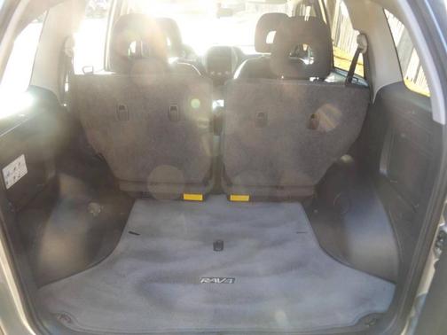 2005 Toyota RAV4 Base
