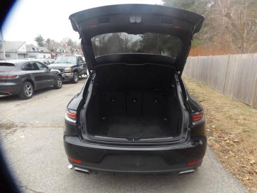 2021 Porsche Macan AWD