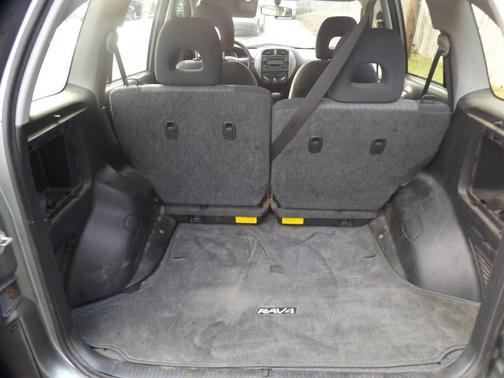 2004 Toyota RAV4 Base