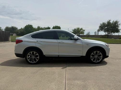 White 2018 BMW X4 xDrive28i
