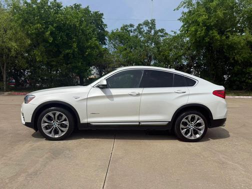 White 2018 BMW X4 xDrive28i