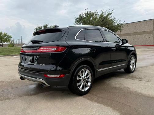 Tuxedo Black Metallic 2015 Lincoln MKC Base